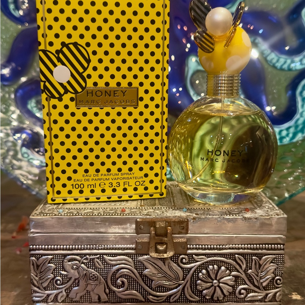 🌟 SOLD 🌟
🐝 Marc Jacobs Honey Perfume 🐝